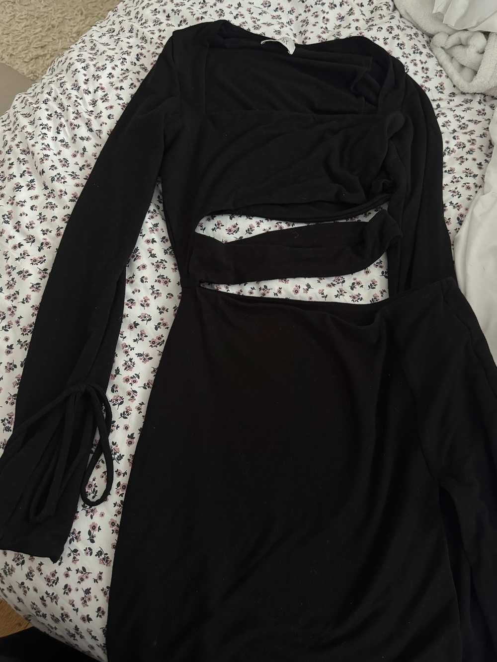 Donating soon: Oh Polly Enya Dress - Picture 4 of 4